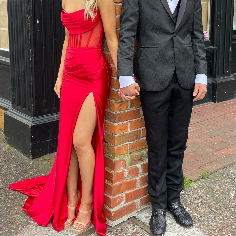 SIZE 000 on tag !!!! Red Sherri Hill #55554